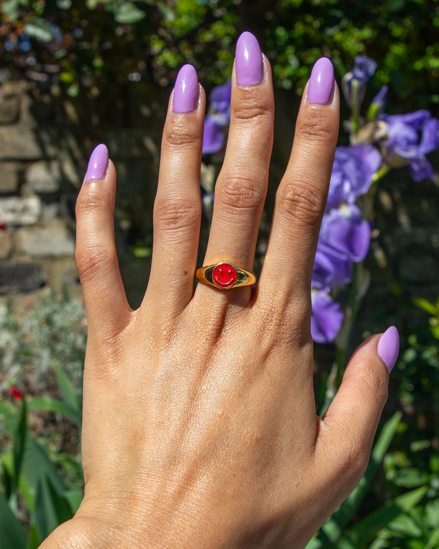 Smiley Face Ring Red 18k Gold