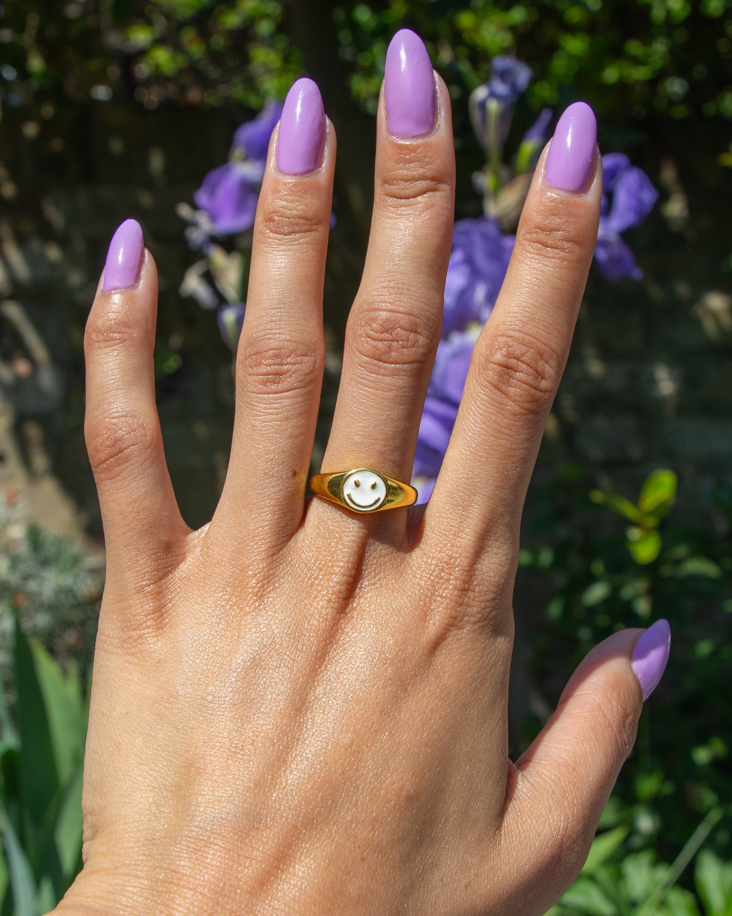 Smiley Face Ring White 18k Gold