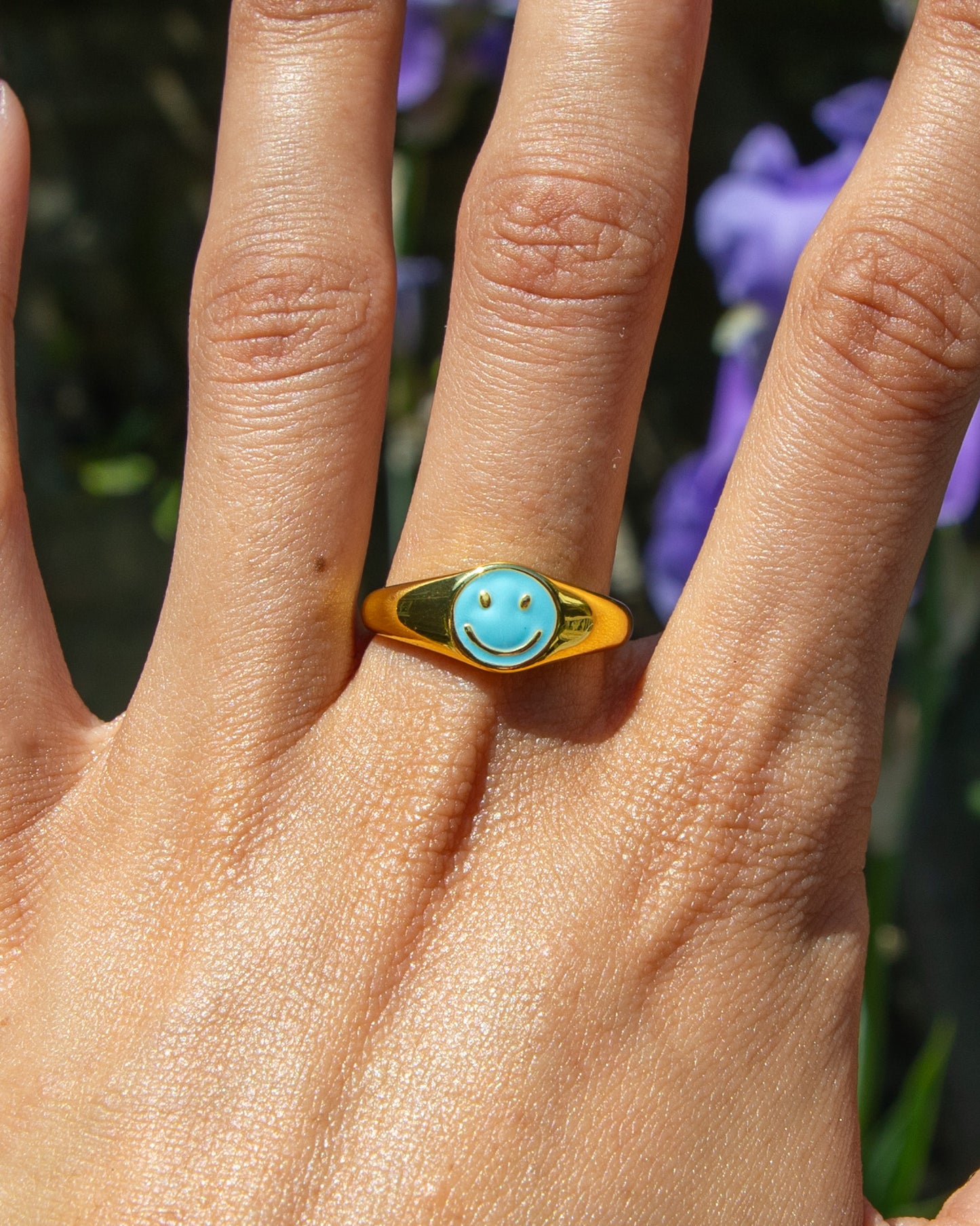 Smiley Face Ring Blue 18k Gold