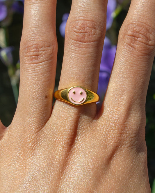 Smiley Face Ring Pink 18k Gold
